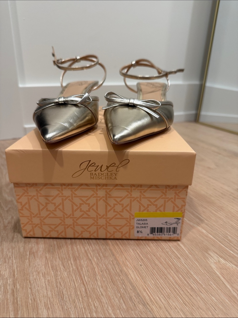 Jewel Badgley Mischka Metallic Champagne Gold Pointed-Toe Bow Ankle-Strap Heels